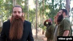 مشکل وقتی جدی‌تر شد که غیرمذهبیون هواخواه ریش هم اجازه ریش گذاشتن خواسته‌اند