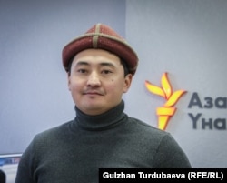 Улан Үсөйүн