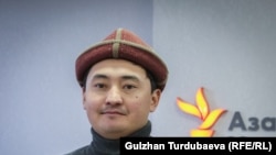 Улан Үсөйүн.