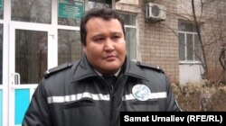 Самат Гумаров, специалист инспекции транспортного контроля по Западно-Казахстанской области. Уральск, 12 ноября 2014 года.