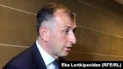 О своей отставке премьер Аджарии объявил на специальном брифинге. Первую часть своего выступления он посвятил обзору экономических достижений республики за двухлетний период его правления