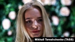 Єлизавета Пєскова зареєстрована стажером в офісі французького євродепутата Емеріка Шопрада