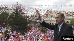 Премьер-министр Турции Реджеп Эрдоган проводит предвыборную встречу в городе Кастамону на севере страны, 4 мая 2011 г. 