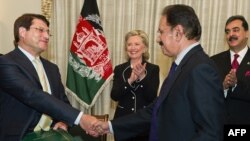 Ооганстан менен Пакистандын соода министрлери келишимге Исламабадда кол коюшту