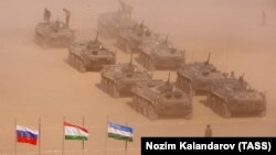 Harby türgenleşiklere 2 müň 500 töweregi rus, täjik we özbek gullukçylary gatnaşdy.