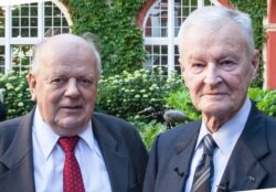 Станіслав Шушкевич і колишній радник президента США Збігнєв Бжезінський, 2017 рік