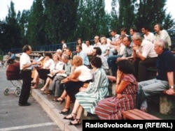 Установчі збори Київської філії УГС. Вячеслав Чорновіл зачитує Декларацію принципів УГС. Фото Олеся Шевченка