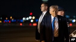 دونالد ترامپ در «تروث سوشیال»، شبکه اجتماعی خود، نوشت: «همه خریدهای نفت یا محصولات پتروشیمی ایران باید همین حالا متوقف شود!»