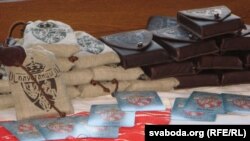 У скураным футаралы каштуе 150 тысяч, безь яго — 100