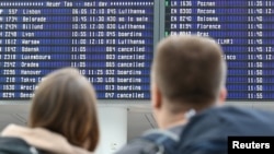 Інфармацыйнае табло ў аэрапорце Мюнхэну, 3 кастрычніка 2025 году