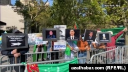 Туркменские активисты требуют освободить заключенных-активистов в туркменских тюрьмах. США, Нью-Йорк, 22 сентября 2020 года