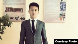 Анвар Маматмуродов, ученик 11-го класса школы №4 в Джаркурганском районе Сурхандарьинской области Узбекистана. 