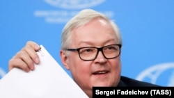 سرگئی ریابکوف می‌گوید که اتحادیه اروپا رویکرد دوگانه خود را در قبال ایران حفظ کرده است.