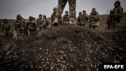 Бійці 24-ї омбр на позиціях перед боєм. Донеччина. Україна 6 листопада 2024 року