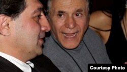 بابک تختی (چپ) در کنار خسرو سمنانی