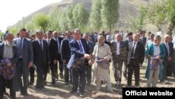 Эмомали Рахмон в Раштской долине