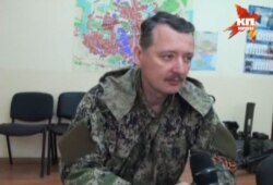 Оккупированный в то время русскими гибридными силами Славянск, апрель 2014 года. На фото гражданин России, полковник Игорь Гиркин (Стрелков), который рассказал журналистам, что прибыл с группой людей на Донбасс из Крыма, где принимал участие в захвате здание Верховной Рады Автономной Республики Крым