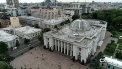 13 квітня Верховна Рада ухвалила зміни до держбюджету, аби акумулювати кошти на боротьбу з коронавірусом. Але не лише з ним