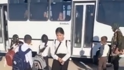 В Узбекистане водитель отказался везти детей в школу, его уволили