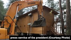 Видимо, определенные люди, имеющие рычаги давления на власть, считают себя неуязвимыми для закона и строят там, где им нравится