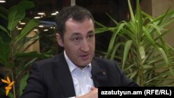 Сопредседатель Партии зеленых Джем Оздемир отвечает на вопросы Радио Азатутюн, Ереван, 16 марта 2015 г.