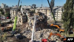 Раніше стало відомо, що загальна кількість загиблих у Києві зросла до 23 людей, 22 з них загинули в п’ятиповерхівці в Дарницькому районі