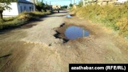 Mary welaýatynyň Pendi obasyndaky ýollaryň ýagdaýy