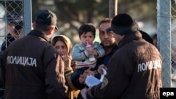 پناهجویان در مرز مقدونیه و یونان