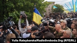 У Дніпрі 9 травня на акціях до Дня перемоги сталися сутички, за даними поліції, 14 людей постраждали