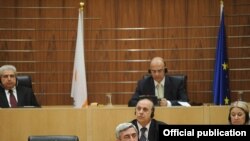 Президент Армении Серж Саргсян выступает в парламенте Кипра. 17 января 2011 г.            