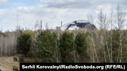 Так виглядає новий конфайнмент з залізничного мосту поблизу в’їзду в Прип’ять