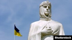 Київ. Пам’ятник Київській княгині Ользі, яка у 957 році прийняла християнство, відвідавши Константинополь