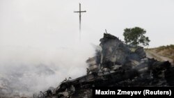 На місці катастрофи біля села Грабове в Донецькій області, 17 липня 2014 року