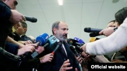 И. о. премьер-министра Армении Никол Пашинян отвечает на вопросы журналистов, Дилижан, 19 декабря 2018 г. 