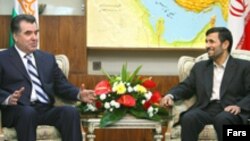 دور اول مذاکرات رییس جمهوری تاجیکستان و محمود احمدی نژاد روز یکشنبه برگزار شد.