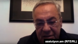 Бывший председатель Центрального банка, экономист Баграт Асатрян (архив)