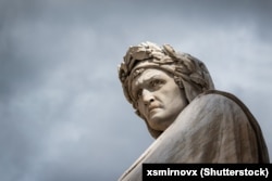 از دانته به عنوان «پدر زبان ایتالیایی» نام می‌برند