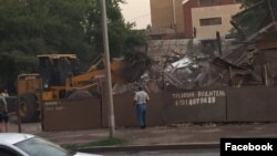 Астанадағы Мейрамовтар үйін сүру сәті. 