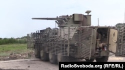 Нацгвардійці обстрілюють позиції бойовиків з бронемашини БТР-4 у Слов’янську, 2014 рік