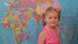Трирічна дівчинка показала на карті 414 географічних об'єктів світу (відео)