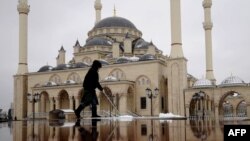 Первым номером среди «семи чудес Чечни» значится мечеть имени Ахмат-Хаджи Кадырова «Сердце Чечни»