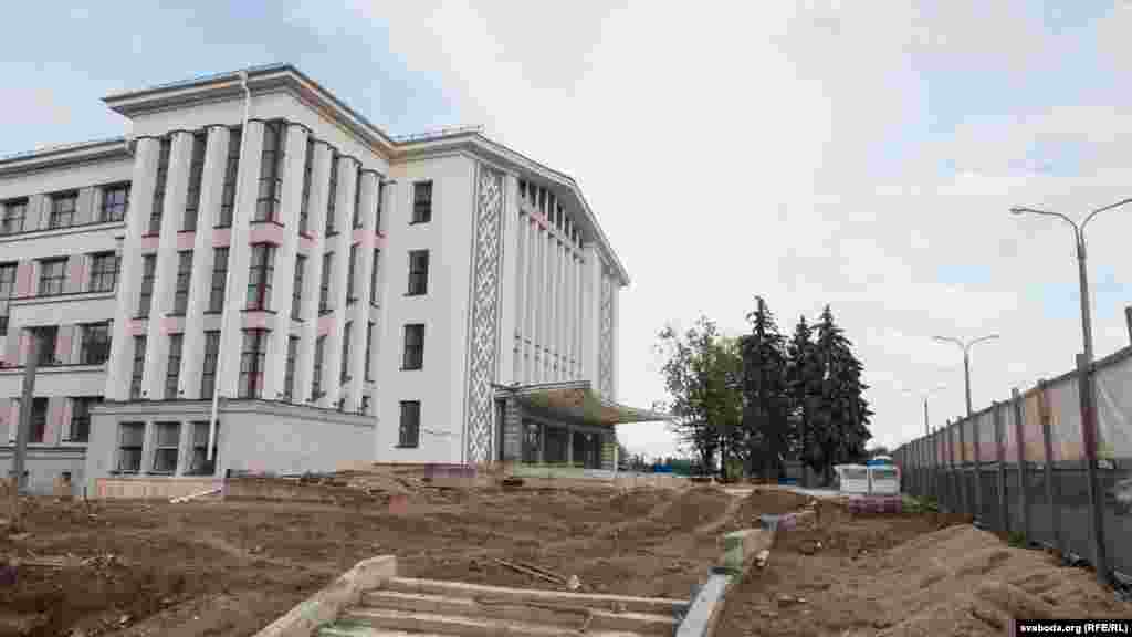 Belarus - the center of Culture Loshycki, facade