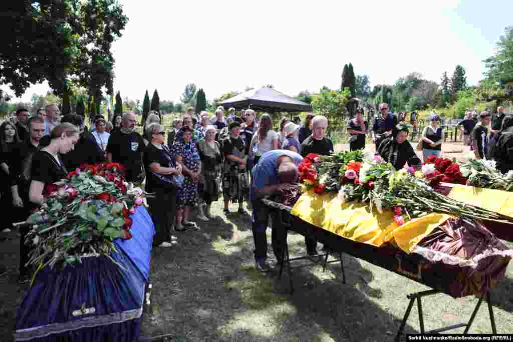 У Наталії залишилися чоловік Дмитро і 10-річний син. Тієї ночі вони були вдома в селі