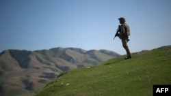 یک سرباز عضو ناتو در افغانستان