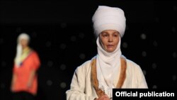 "Курманжан датка" спектаклинен бир көрүнүш