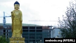 Залаты Буда ў аднайменным парку