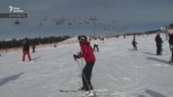 Буковель-2021: українці у перші дні локдауну масово поїхали на гірськолижний курорт (відео)