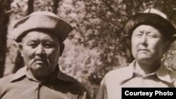 Турманбет Эргешбаев иниси Токтоназар менен.