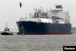 Литовський танкер супроводжують до плавучого терміналу скрапленого газу в Клайпеді