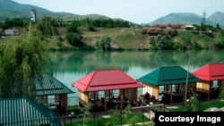 На Чарваке, кроме дач, были снесены кафе и магазины.